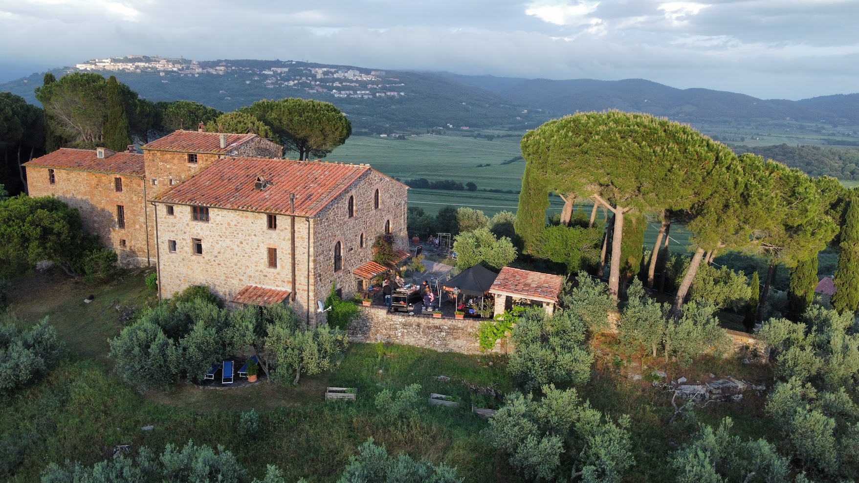 Podere aus der Luft mit Blick auf Massa Marittima